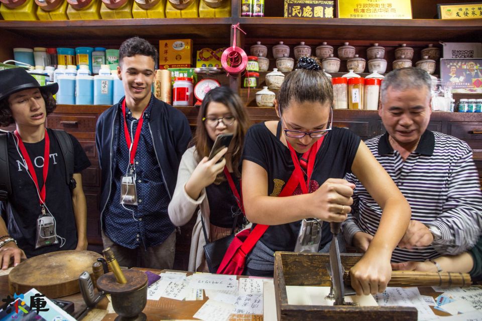 Mandarin On-the-Go Tours (Chinese Medicine Shop)