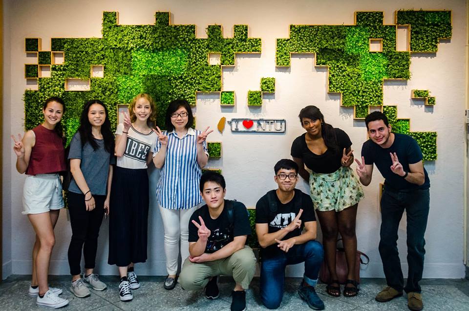 Group photo of 8 foreign students