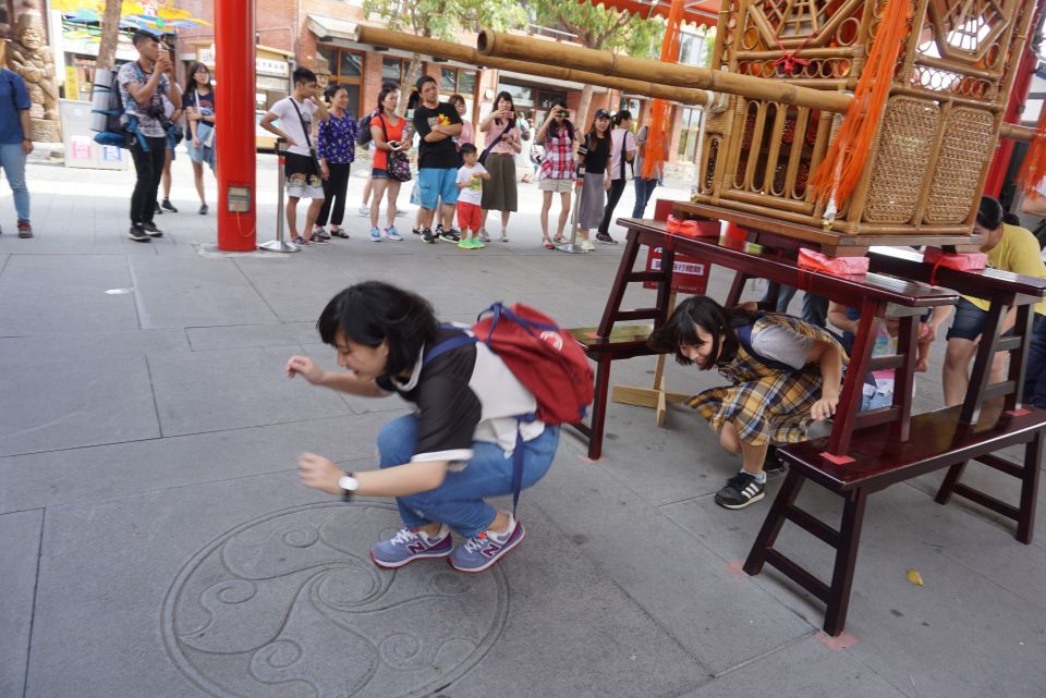 Crawling beneath the palanquin